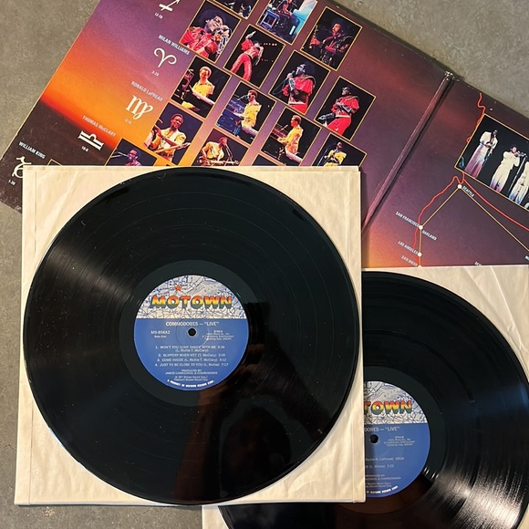 Commodores - “Live” Vinyl 2x LP - Picture 3 of 7